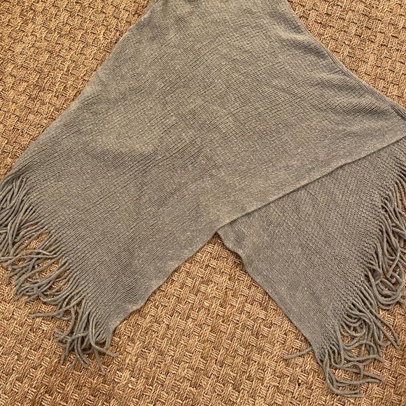 Girls sweater Poncho with fringe - Size L - Picture 6 of 9